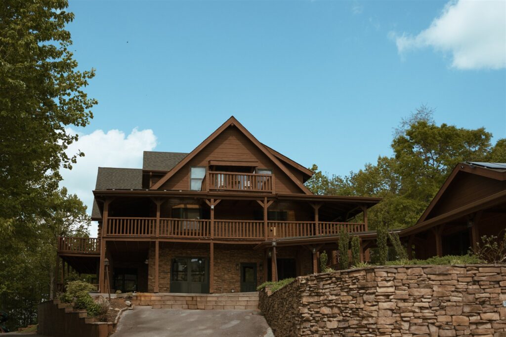A TN cabin is photographed from the driveway at a Pigeon Forge elopement. 